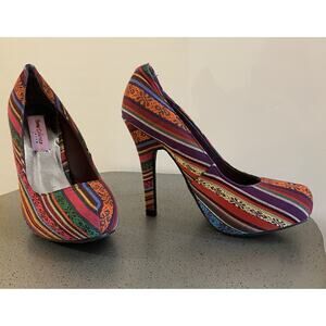 TORTE CALIENTA “Mesa” Heels 4.5”Pumps Tropical Fabric Multicolor Size 6.5M